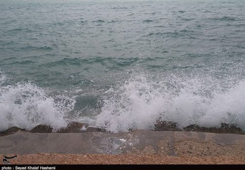 ارتفاع موج دریا خلیج فارس در استان بوشهر افزایش یافت