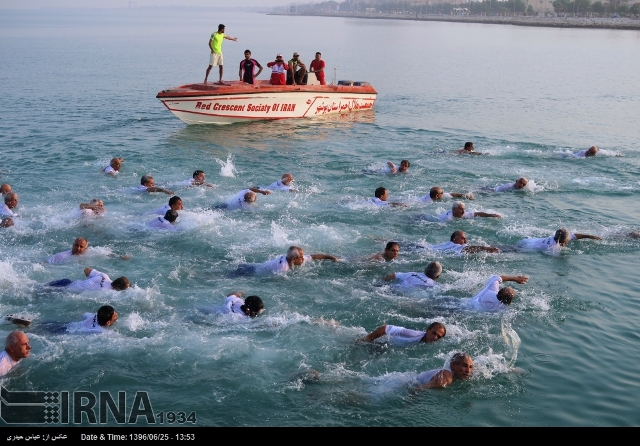 تصاویر/ مسابقه شنای آبهای آزاد بازنشستگان بوشهر