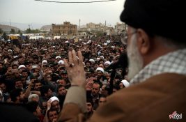 تصاویر : بازدید سرزده رهبر انقلاب از مناطق زلزله‌زده استان کرمانشاه
