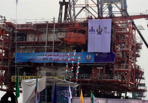انجام عملیات بارگیری و انتقال اولین سکوی فاز ۲۲ پارس جنوبی توسط قرارگاه خاتم‌الانبیا + عکس