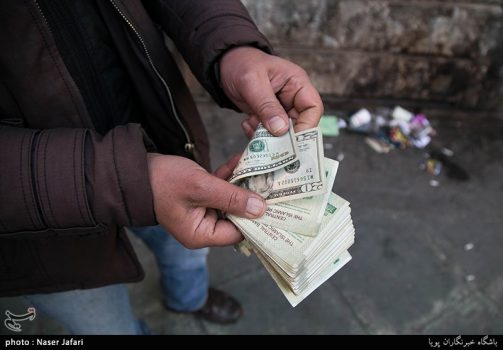چهکسی دلار را گران کرد؟/ صرافها: بازار جمع شد اما دلار ارزان نشد