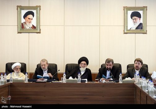 اولین جلسه مجمع تشخیص در ساختمان جدید با غیبت دوباره روحانی و لاریجانی و حضور احمدی‌نژاد + عکس