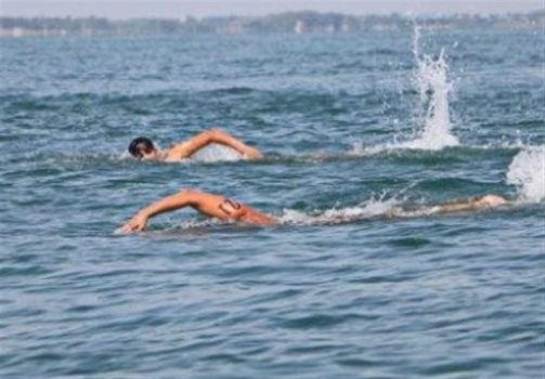 ۴۸ ورزشکار در آبهای خلیج فارس در بوشهر به رقابت پرداختند