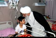 عیادت نماینده ولی فقیه در استان بوشهر از بیماران به روایت تصویر