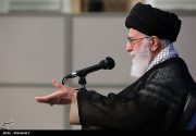 امام خامنه‌ای: اینکه می‌گویند ژن یا ژنِ [خوب]! اعتباری ندارد/ گاهی اوقات پدر یک صفت خوبی دارد، پسر ندارد