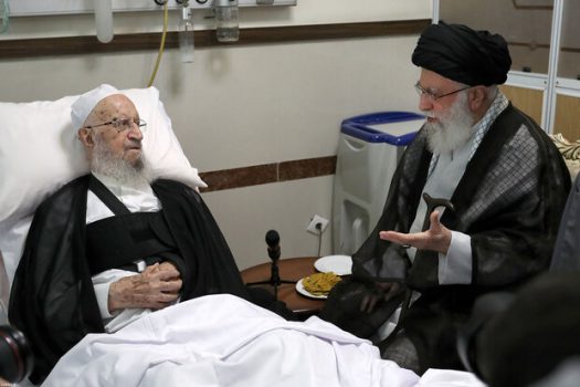عیادت رهبر معظم انقلاب از آیتالله مکارم شیرازی