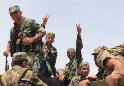 ارتش سوریه مانع از عبور کاروان آمریکایی در حومه «تل تمر» شد/ عقبنشینی تروریستها از «سراقب»