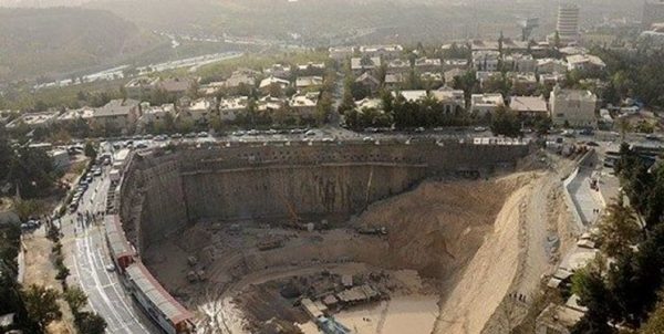 هشدار در مورد گود پرخطر برج میلاد/ مرکز همایش ها دچار آسیب شد