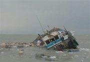۶ خدمه شناور غرقی در خلیج‌فارس در ۳ مایلی گناوه از مرگ حتمی نجات یافتند