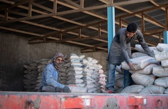 جلوی قاچاق سیمان از استان بوشهر گرفته شود