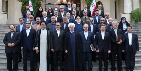 تشدید فقر و عقبگرد اقتصاد ایران «معجزه مدیریت» دولت تدبیر و امید/ مروری بر ۵ شاخص مهم اقتصادی + نمودار