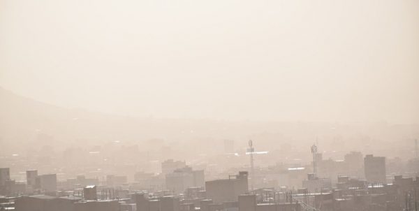 باد شدید و گرد و خاک وارد بوشهر میشود