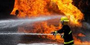 آتش‌سوزی در کمپ کارگری کنگان/ وسایل کارگران سوخت