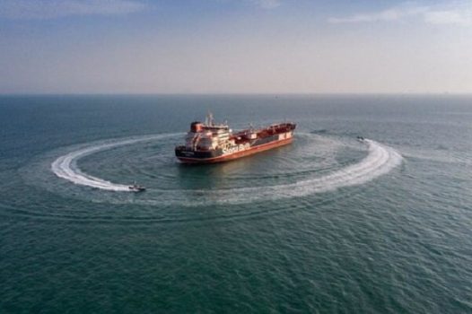 شناور حامل سوخت قاچاق در خلیج‌ فارس بوشهر توقیف شد