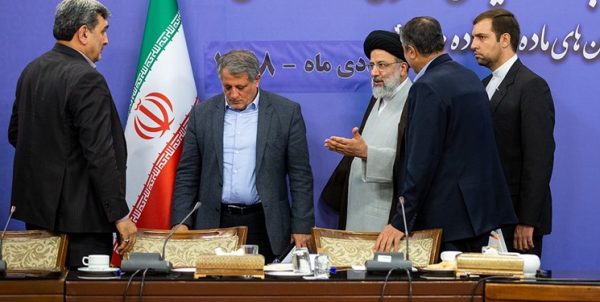 دعوت از حناچی برای حضور در جلسه دولت/ شهردار تهران بعد از مدتها در هیات دولت حضور مییابد