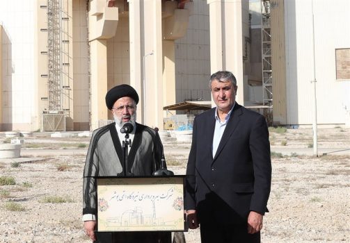 آیتالله رئیسی در بوشهر: مأموریت سازمان انرژی اتمی برای تولید ۱۰۰۰۰ مگاوات برق و آبشیرینکن/ از بهرهبرداری انرژی صلحآمیز هستهای کوتاه نخواهیم آمد