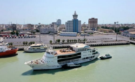 اولین کشتی تفریحی کروز رستورانی ایران آماده پذیرایی از هموطنان در خلیج فارس است