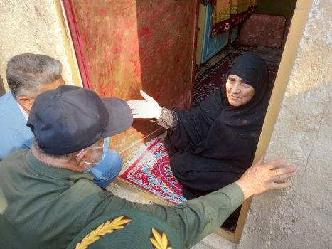 دیدار و گفتگوی صمیمی استاندار بوشهر با مادر شهید