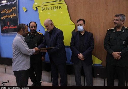 نویسندگان ادبی و هنری و مستندسازان دفاع مقدس استان بوشهر تجلیل شدند