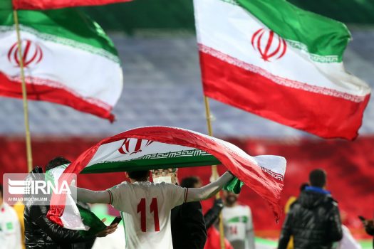به نام وطن ایستادهایم