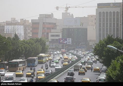 وضعیت هوای تهران ۱۴۰۱/۱۲/۰۵؛ هوای برای گروه‌های حساس “ناسالم” است