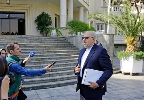 وزیر نفت: افتتاح اولین مجتمع گازهای همراه در هفتههای آتی/هیچ برنامه ای برای افزایش قیمت بنزین نداریم