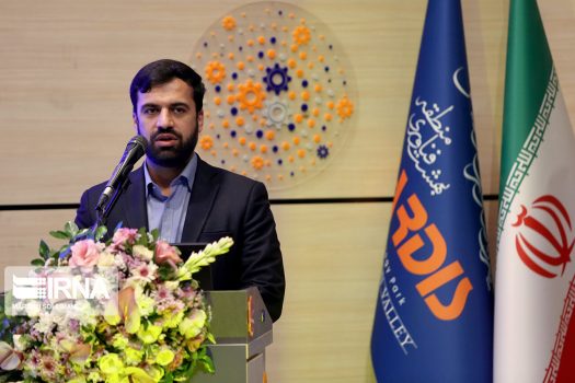 رییس کل سازمان توسعه تجارت اعلام کرد: صادرکنندهای ندیدم که از سیاستهای غلط همتی آسیب ندیده باشد