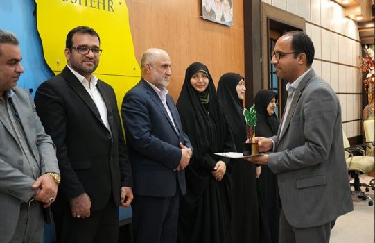 خبرنگار ایرنا مرکز بوشهر در جمع برترینهای جایزه ملی جوانی جمعیت