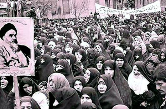 نگاهی به نقشآفرینی زنان در قیام ۱۵ خرداد