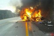 واژگونی خودرو در محور گناوه – دشتستان و سوختن راننده در آتش