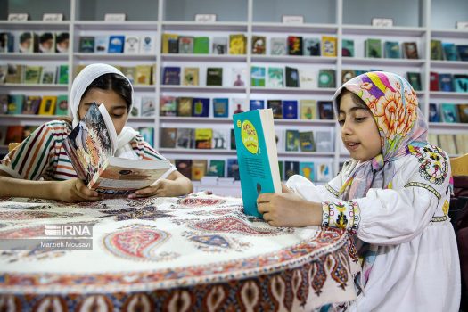 کمبودِ باارزشها میان انبوه کتاب کودک/ راهکار چیست؟