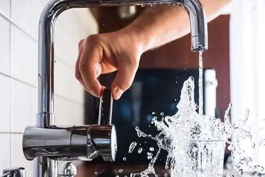 رفع مشکلات آب در شهر بادوله با جدیت دنبال میشود