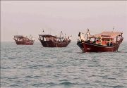 توقیف ۴ فروند شناور صیادی بی هویت در بوشهر/ صید میگو قاچاق و ادارات صیادی کشف شد