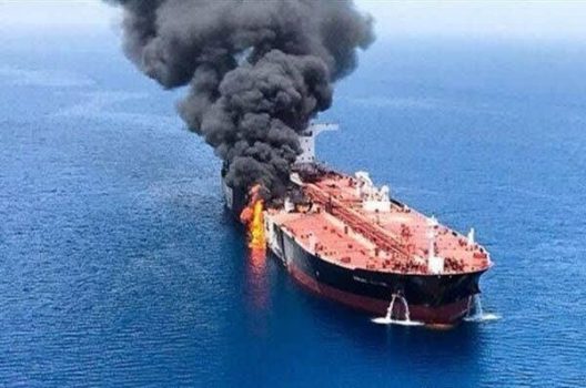 نجات ۲۲ سرنشین شناور خارجی در آبهای عسلویه
