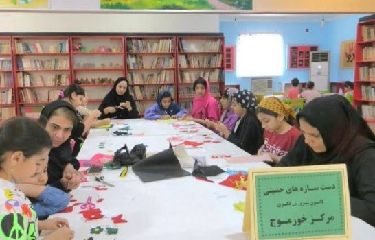 یکهزار کودک بوشهری دست سازه‌های خود را به زائران اربعین اهدا کردند