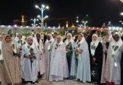 تشرف ۱۰۰ خبرنگار از ۴۱ ملیت به حرم امام رضا(ع)/ وقتی “حجاب” کلیدواژه خبرنگاران می‌شود