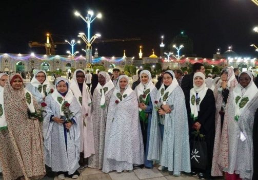 تشرف ۱۰۰ خبرنگار از ۴۱ ملیت به حرم امام رضا(ع)/ وقتی “حجاب” کلیدواژه خبرنگاران میشود