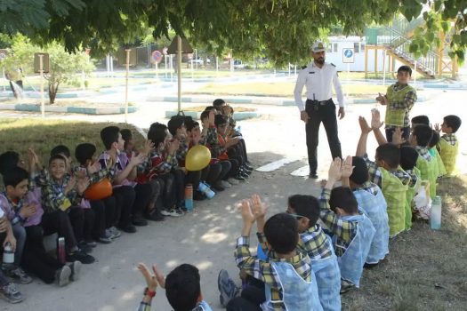    دانش آموزان بوشهری آموزش ترافیک و علائم راهنمایی رانندگی می‌بینند