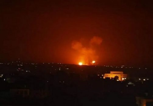 حمله موشکی به حومه دمشق/ وزارت دفاع سوریه: عمده موشک‌ها رهگیری شد