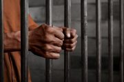 استفاده از اتباع بیگانه غیرمجاز در واحد‌های صنفی به ۱۸۰ روز حبس محکوم می شوند