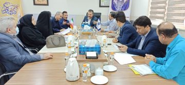 اولین میز خدمت رفع مشکلات خانواده های شهدا و ایثارگران با حضور مدیر کل تامین اجتماعی استان برگزار شد