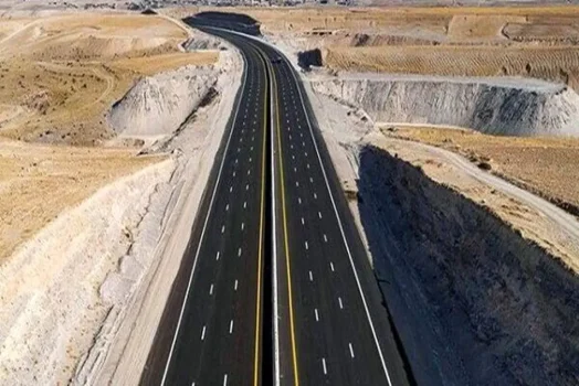 تکمیل بزرگراه بوشهر – شیراز شتاب گرفت