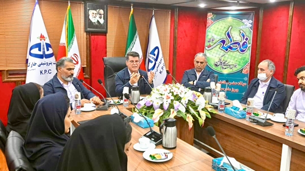 تجلیل از جایگاه بانوان شاغل در مجتمع پتروشیمی خارک مدیر مجتمع: توسعه پایدار بدون حضور مؤثر بانوان ممکن نیست