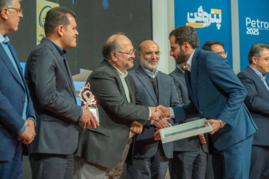 آریاساسول در چهارمین دوره پتروفن، تندیس برنز نوآوری صنعت پتروشیمی را دریافت کرد