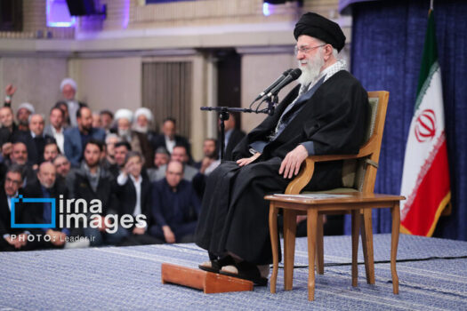 رهبر انقلاب: خطرناکتر از ناو، سلاحی است که آن را به قعر دریا میفرستد