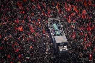 فریاد ۳۰ میلیونی تهران، هشدار مرگبار به حکام عرب/ یا از شیطان آمریکایی صهیونی اعلام برائت کنید، یا منتظر خشم خون‌خواهان آقای شهید ایران باشید+ترجمه به ۷ زبان دنیا