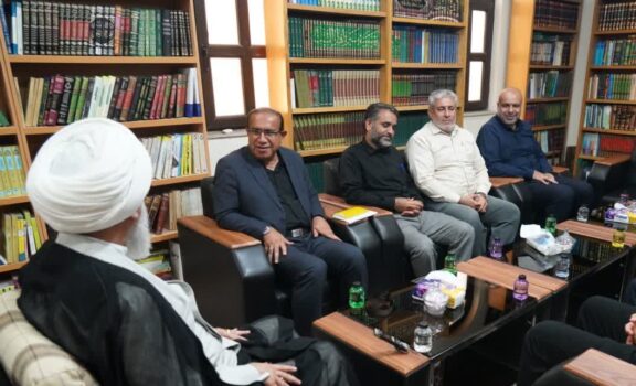 تصاویر دیدار مدیرکل امور مالیاتی استان با نماینده ولی فقیه در استان بوشهر