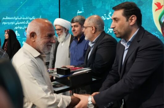 صنعت پای کار تجلیل از خانواده شهدا/ مدیران پتروشیمی بوشهر از ایثارگران تقدیر کردند